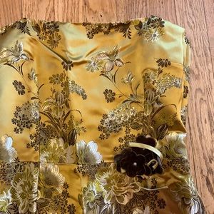 Oriental strapless gold dress